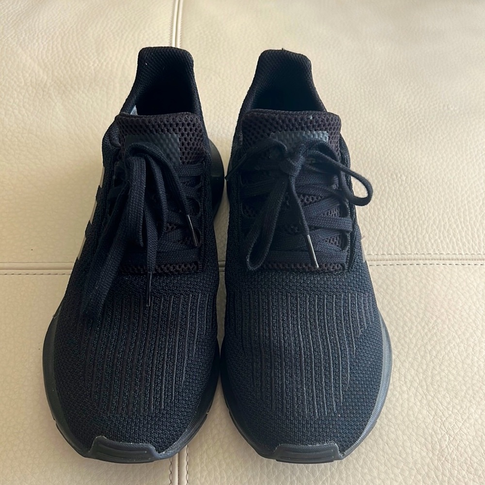 Adidas swift run sneakers